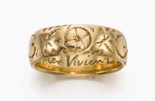 Кольцо из золота с гравировкой «Лоренс Оливье для Вивьен. Навечно».