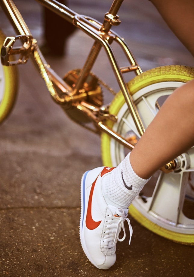 Белла Хадид в кроссовках Nike Cortez интервью с моделью об образе жизни