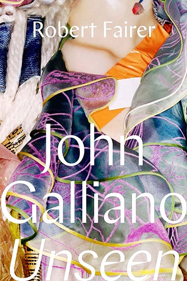 Альбом John Galliano Unseen с редкими фотографиями изза кулис модных показов Dior