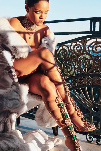 Вторая коллекция Rihanna x Manolo обувь с кристаллами Swarovski в клипе Wild Thoughts