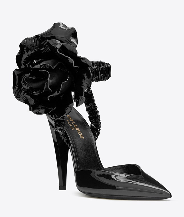 Черные лаковые туфли Saint Laurent с розой на щиколотке лодочки из коллекции Энтони Ваккарелло