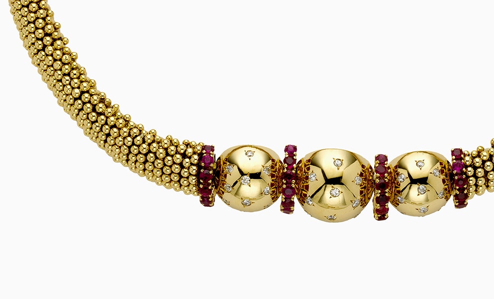 Украшения Van Cleef  Arpels из коллекции Perle с золотым бисером