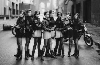 Vogue US 1991 год. Wild At Heart фотограф Питер Линдберг. Синди Кроуфорд Татьяна Патиц Хелена Кристенсен Линда...