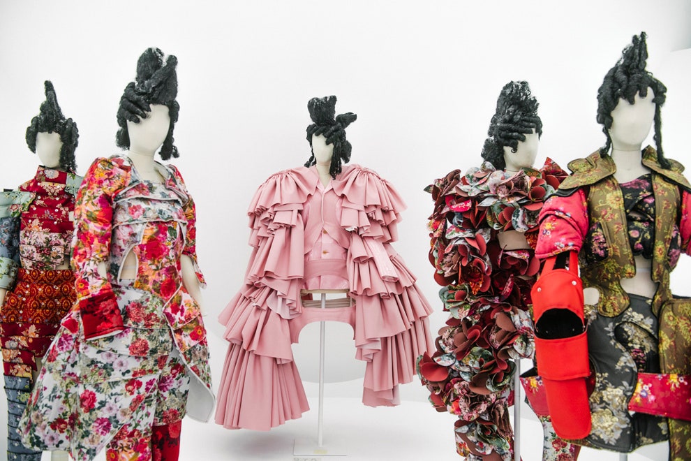 Вещи Comme des Garçons можно купить в магазине Метрополитенмузея во время выставки | Vogue