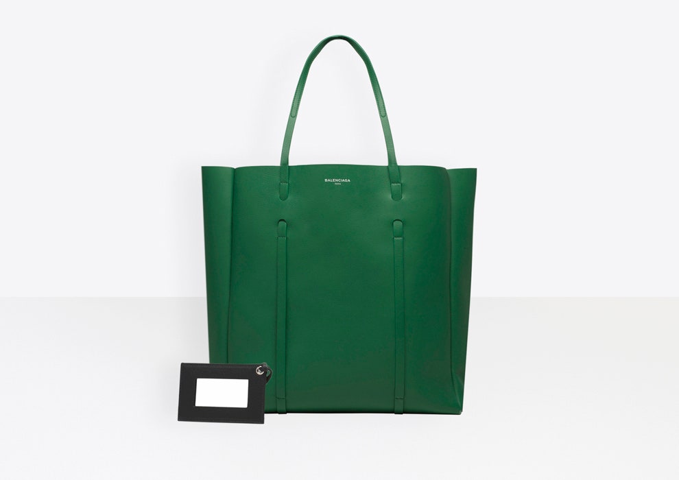 Зеленая сумкашопер Balenciaga фото модели доступной для заказа на сайте бренда