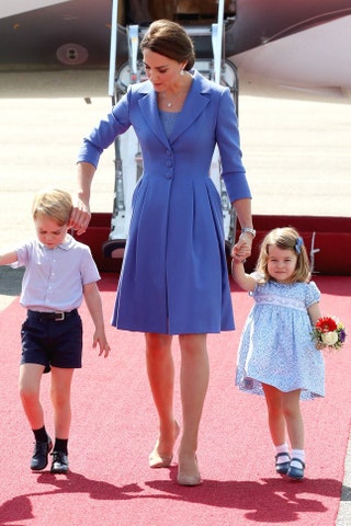 Кейт Миддлтон с детьми принцем Джорджем и принцессой Шарлоттой в Берлине.