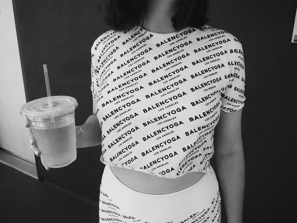 Balencyoga — новая пародия на Balenciaga одежда для йоги от маркимема