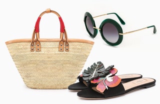 Сумка Balenciaga 49950 рублей очки Dolce  Gabbana 13200 рублей босоножки Valentino 35400 рублей.