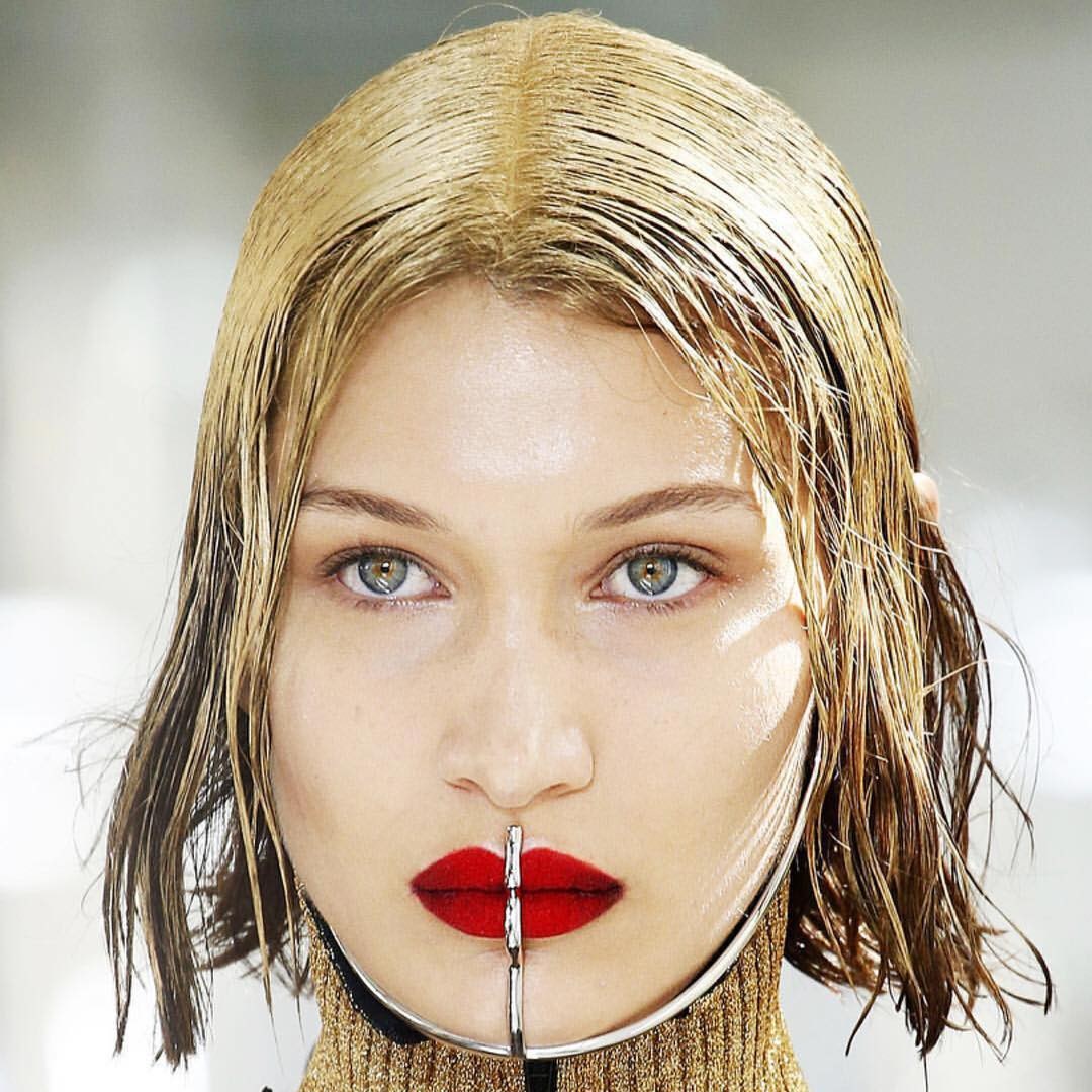 Магнетические образы на показе Maison Margiela