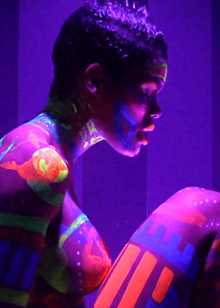 Тейана Тейлор в клипе Drippin видео с дуэтом с хипхопгруппой Migos
