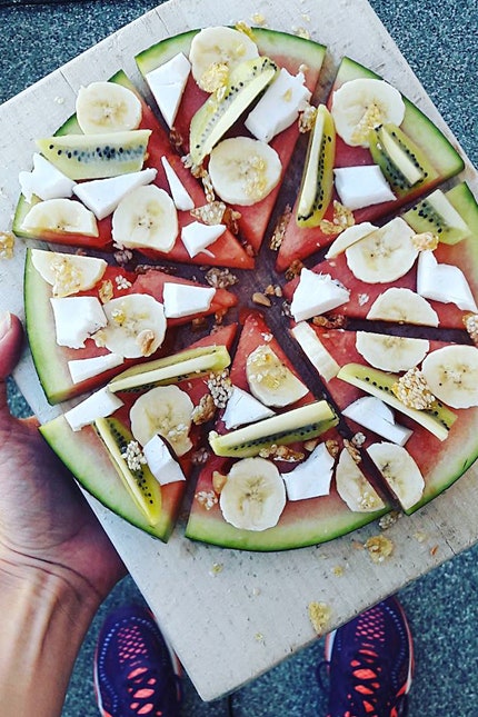 Арбузная пицца модная фруктовая альтернатива итальянскому блюду на фото из инстаграма