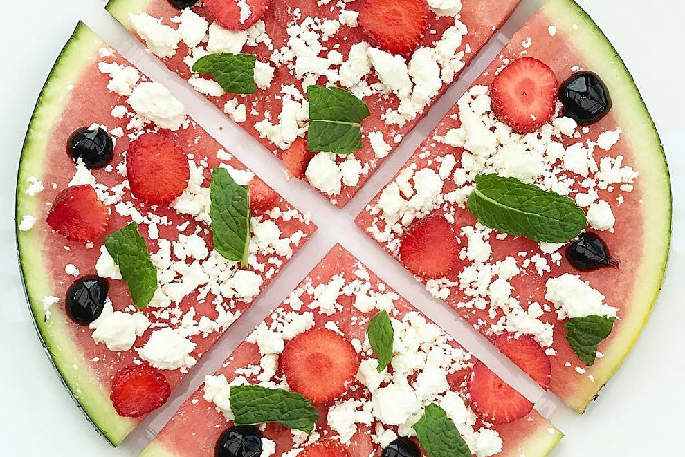 Арбузная пицца модная фруктовая альтернатива итальянскому блюду на фото из инстаграма
