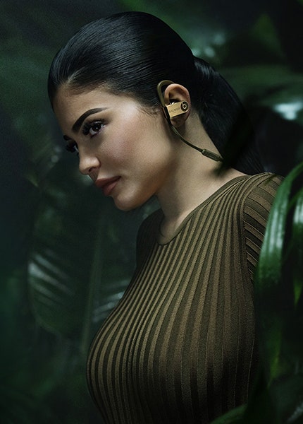 Balmain и Beats by Dr. Dre выпустили наушники коллекцию представила Кайли Дженнер