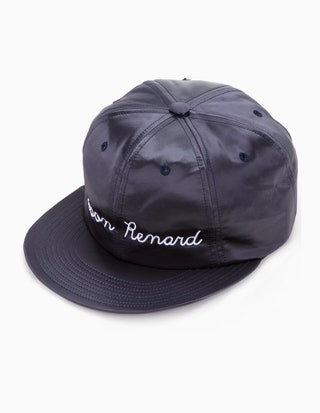 Maison Kitsuné 8335 рублей farfetch.com.