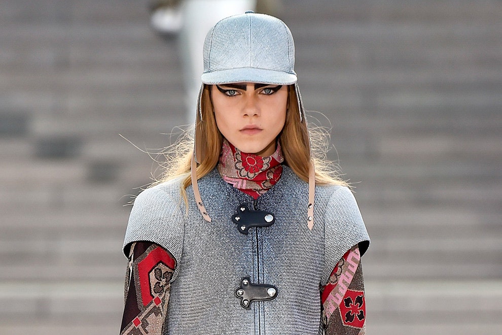 Модные кепки как на показе коллекции Louis Vuitton resort 2018 | Vogue