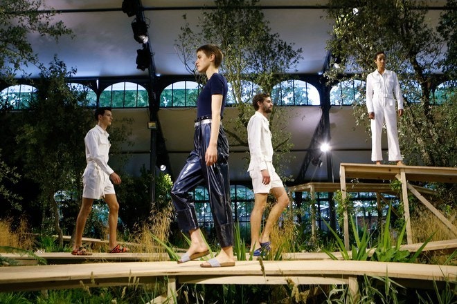 Коллаборация Birkenstock и Colette сандалии Arizona представлены на парижской Неделе моды