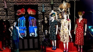 «Мир Анны Суи» ретроспектива творчества Анны Суи в Музее моды и текстиля в Лондоне