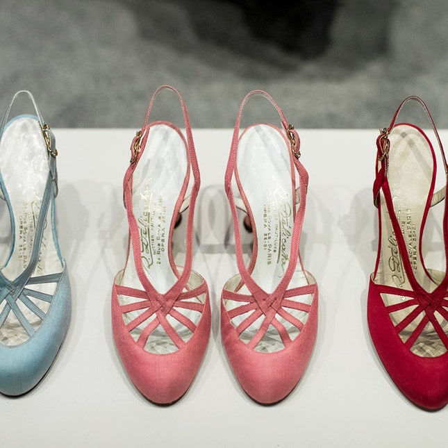 Как устроена выставка Balenciaga: Shaping Fashion в Музее Виктории и Альберта