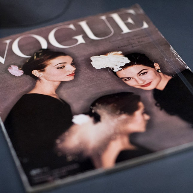 Как устроена выставка Balenciaga: Shaping Fashion в Музее Виктории и Альберта