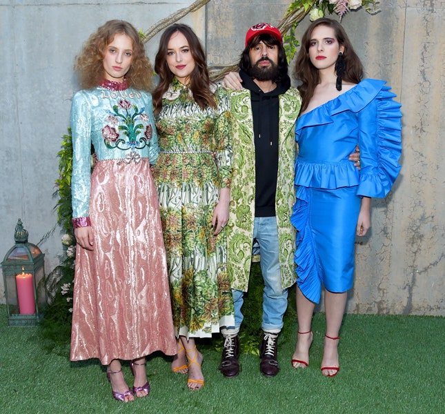Презентация аромата Gucci Bloom в MoMA PS1 фото Петры Коллинз Дакоты Джонсон и других | Vogue