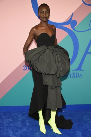 Алек Уэк в Balenciaga.