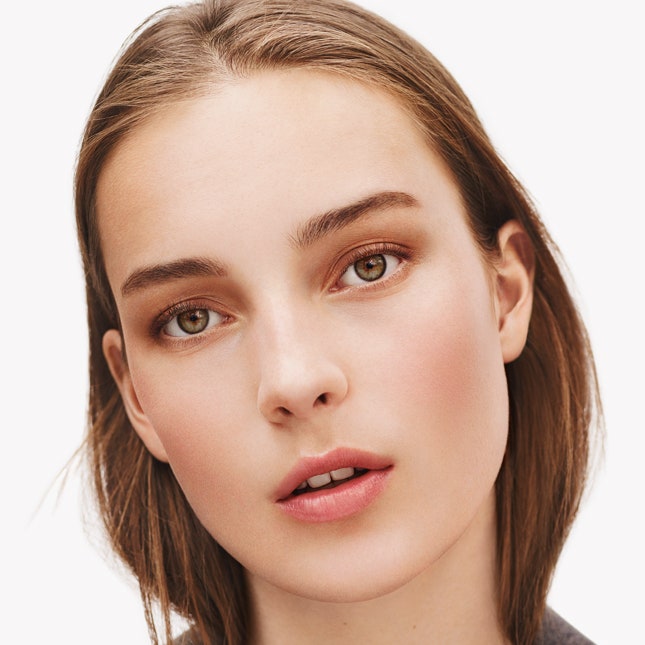 Примерочная макияжа Giorgio Armani