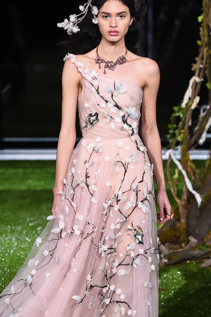 Christian Dior откроет бутик в Токио показом летней коллекции Марии Грации Кьюри | Vogue