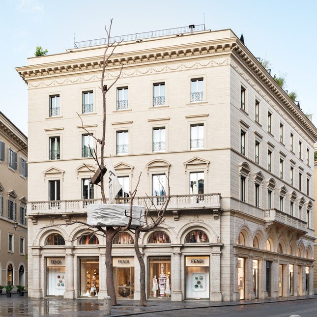 Мраморный валун Джузеппе Пеноне для Fendi