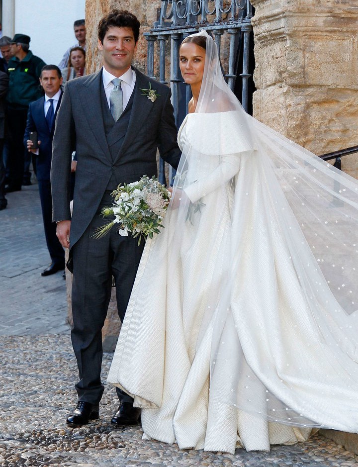 Emilia Wickstead запустили свадебную линию фото простых и элегантных платьев | Vogue