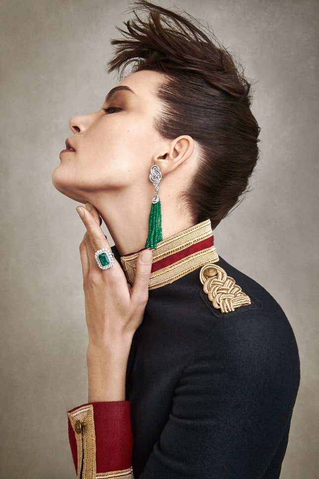 Ювелирные украшения Garrard из коллекций Entanglement и Wings в модной съемке Vogue | Vogue