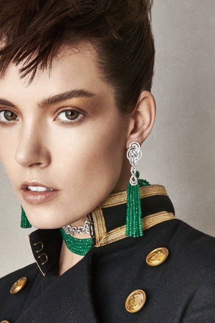 Ювелирные украшения Garrard из коллекций Entanglement и Wings в модной съемке Vogue | Vogue