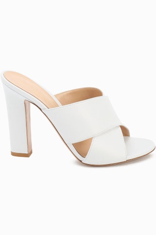 Gianvito Rossi 29950 рублей tsum.ru.