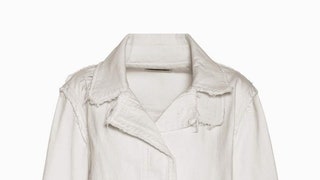 Белые вещи из денима как носить джинсовую одежду этой весной | Vogue