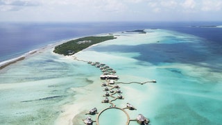 Виллы на воде на Мальдивах отели Soneva Jani Four Seasons Maldives Private Island | Vogue