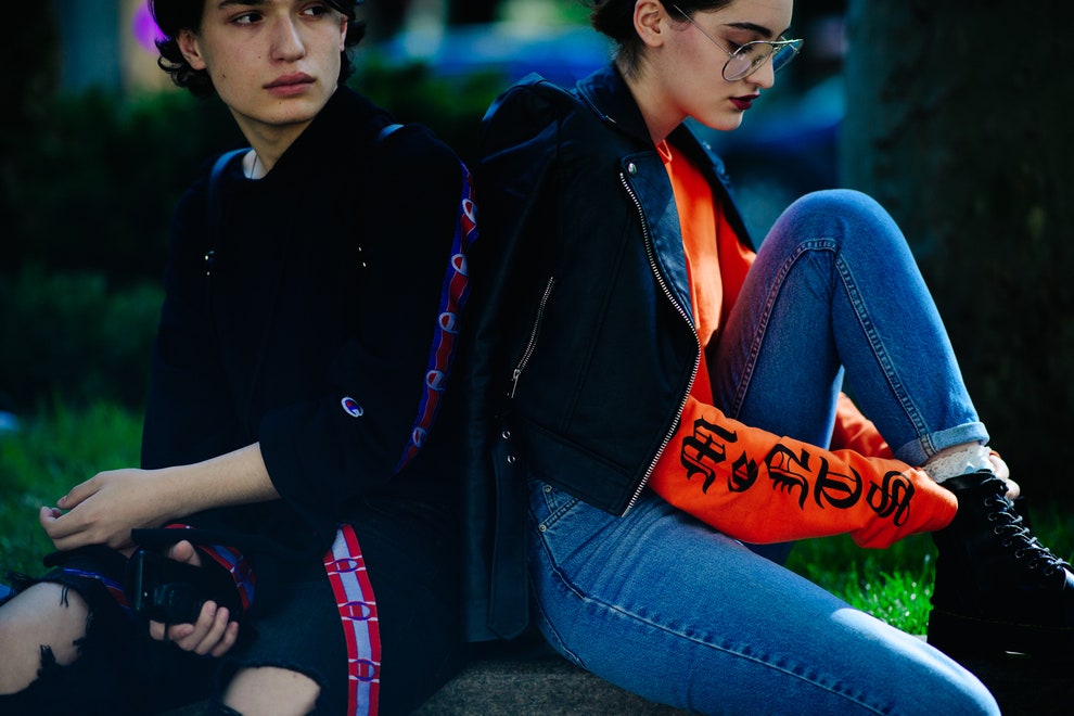 Стритстайлфото на MercedesBenz Fashion Week в Тбилиси самые яркие женские образы | Vogue