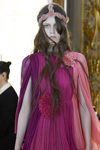 Розовые платья Gucci подборка фото с показа круизной коллекции 2018 года