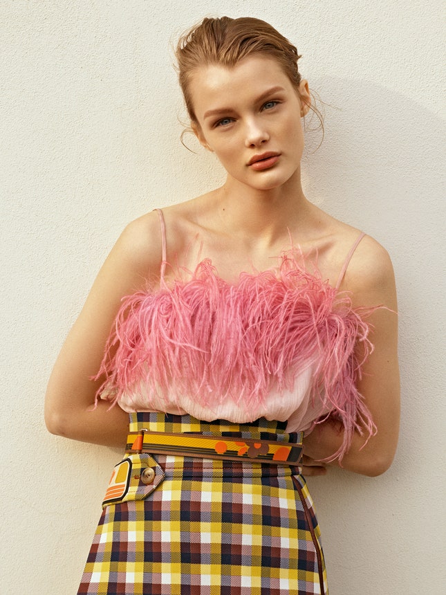 Фото Крис Грикайте на шоу Prada resort 2018 16летняя модель открыла и закрыла показ | Vogue