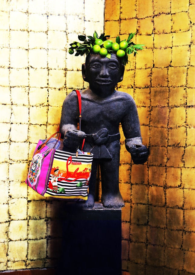 Christian Louboutin выпустили сумку Mexicaba с мастерицами племени майя с полуострова Юкатан | Vogue