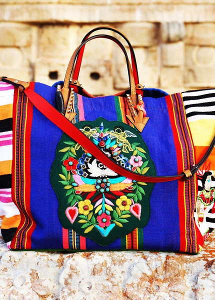 Christian Louboutin выпустили сумку Mexicaba с мастерицами племени майя с полуострова Юкатан | Vogue