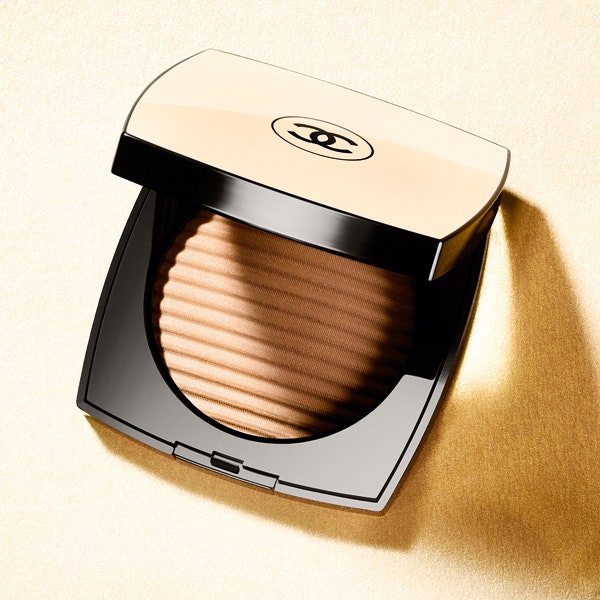 Летние пудры в виде рифленых чипсов Chanel Les Indispensables de l'Eté