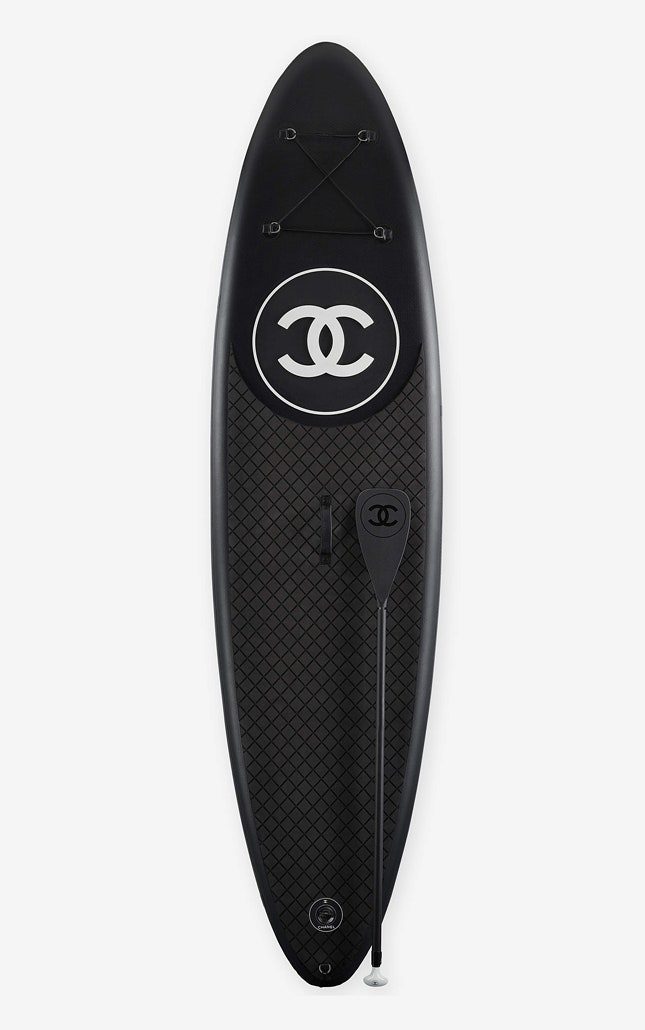 Спортинвентарь от Chanel наборы для большого тенниса и пингпонга падлборд и бумеранг | Vogue
