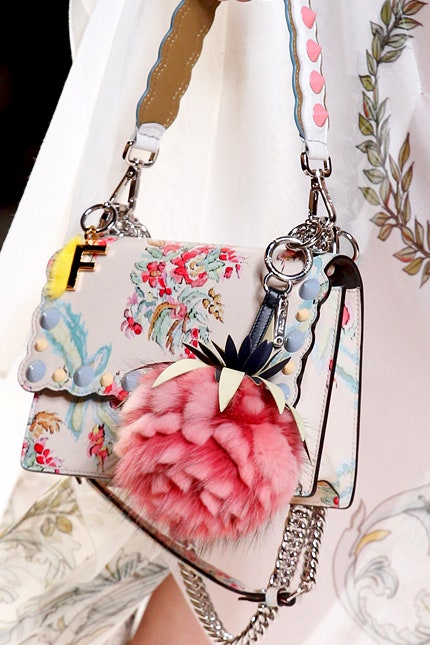 Сумка Fendi с цветочным принтом идеальный аксессуар для романтичных образов
