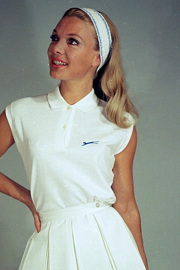 Наряды в стиле теннисной формы с налетом ретро в гардеробе современных модниц | Vogue