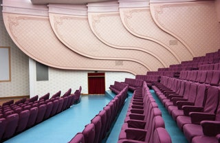 Оливер Уэйнрайт «Национальный дараматический театр» Пхеньян 2015.
