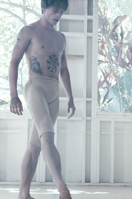 Анонс фильма «Танцовщик» о Сергее Полунине и кадры из картины Стивена Кантора | Vogue