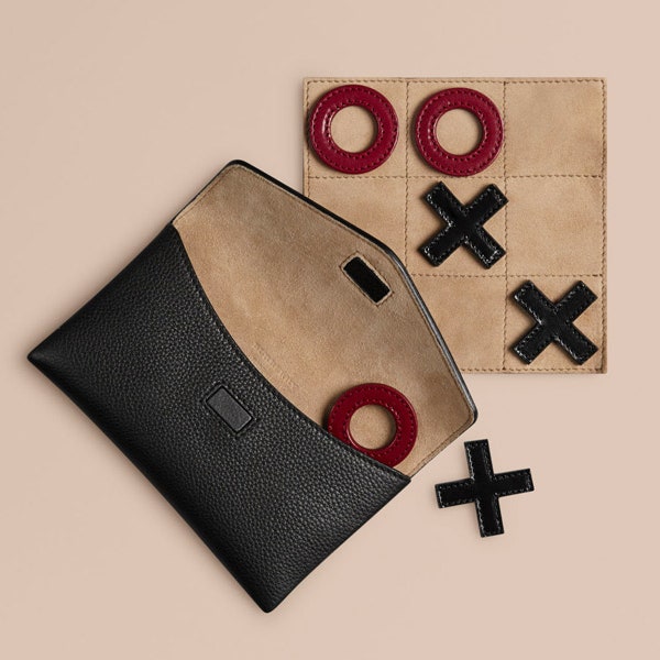 Цветные карандаши и походные наборы для азартных игр Burberry