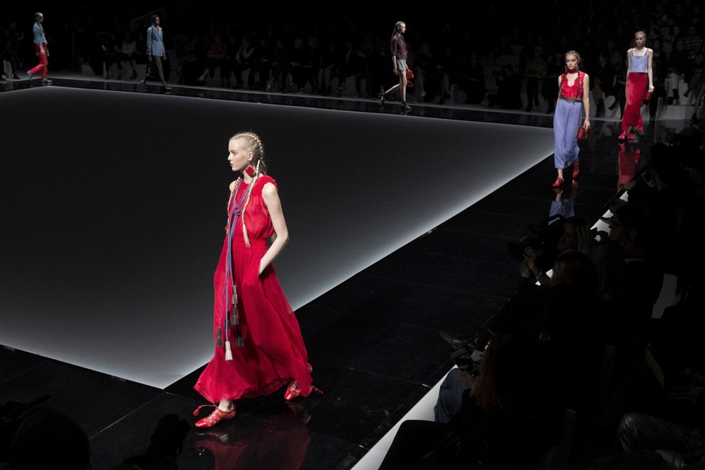 Emporio Armani покажут коллекцию весналето 2018 в Лондоне в день открытия бутика бренда | Vogue