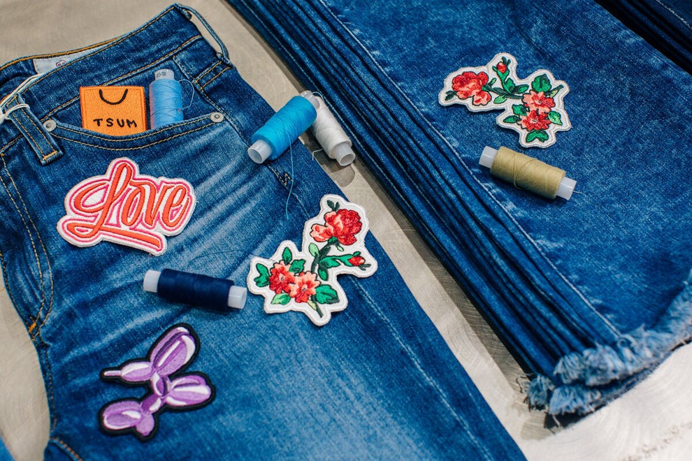Кастомизация джинсов в ЦУМе сделайте обновку уникальной бесплатно | Vogue