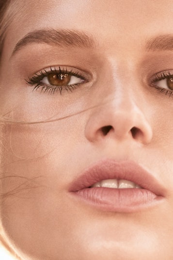Chanel Les Beiges летний тональный крем с освежающим эффектом и SPF 25 | Vogue
