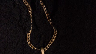 Канье Уэст запустил ювелирную линию Yeezy кулоны кольца браслеты из патинированного золота | Vogue